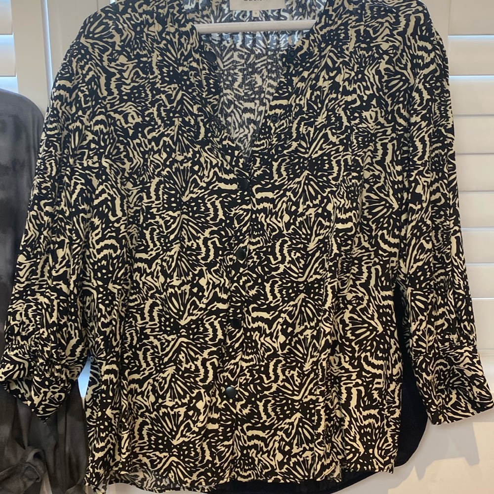 Bash blouse, snap, black buttons, three-quarter sleeves